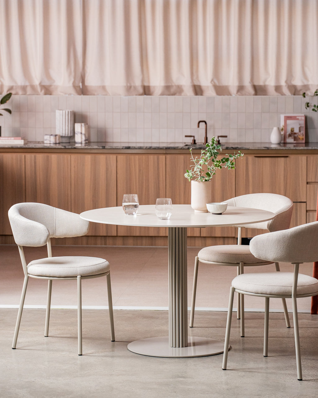Arlino Dining Table Grigio / Matte Tofu