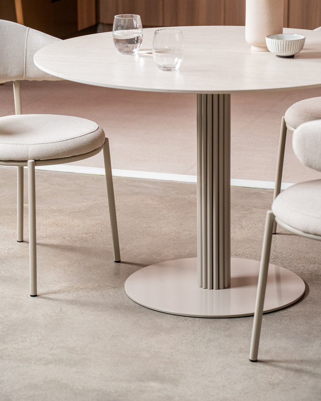 Arlino Dining Table Grigio / Matte Tofu