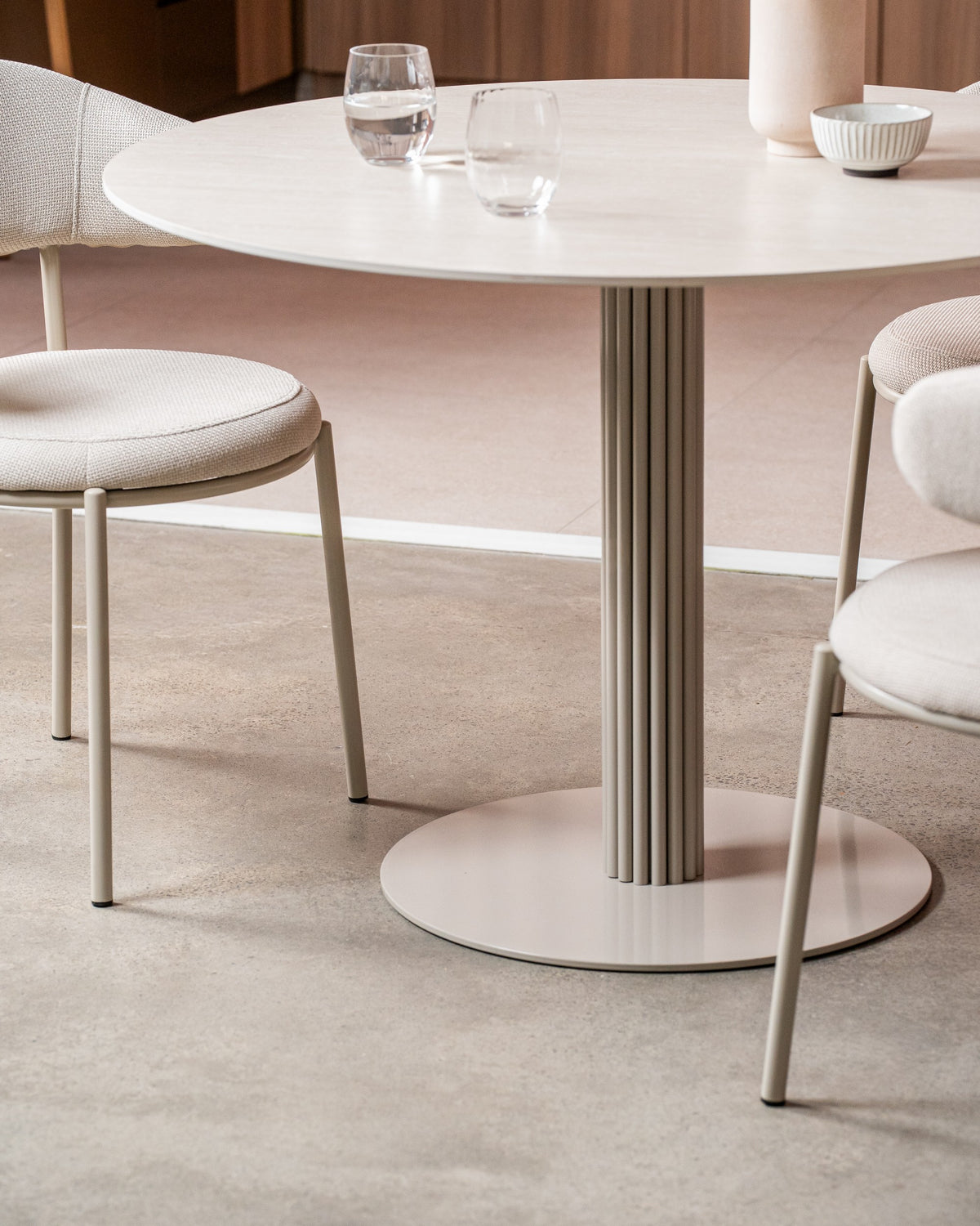 Arlino Dining Table Grigio / Matte Tofu
