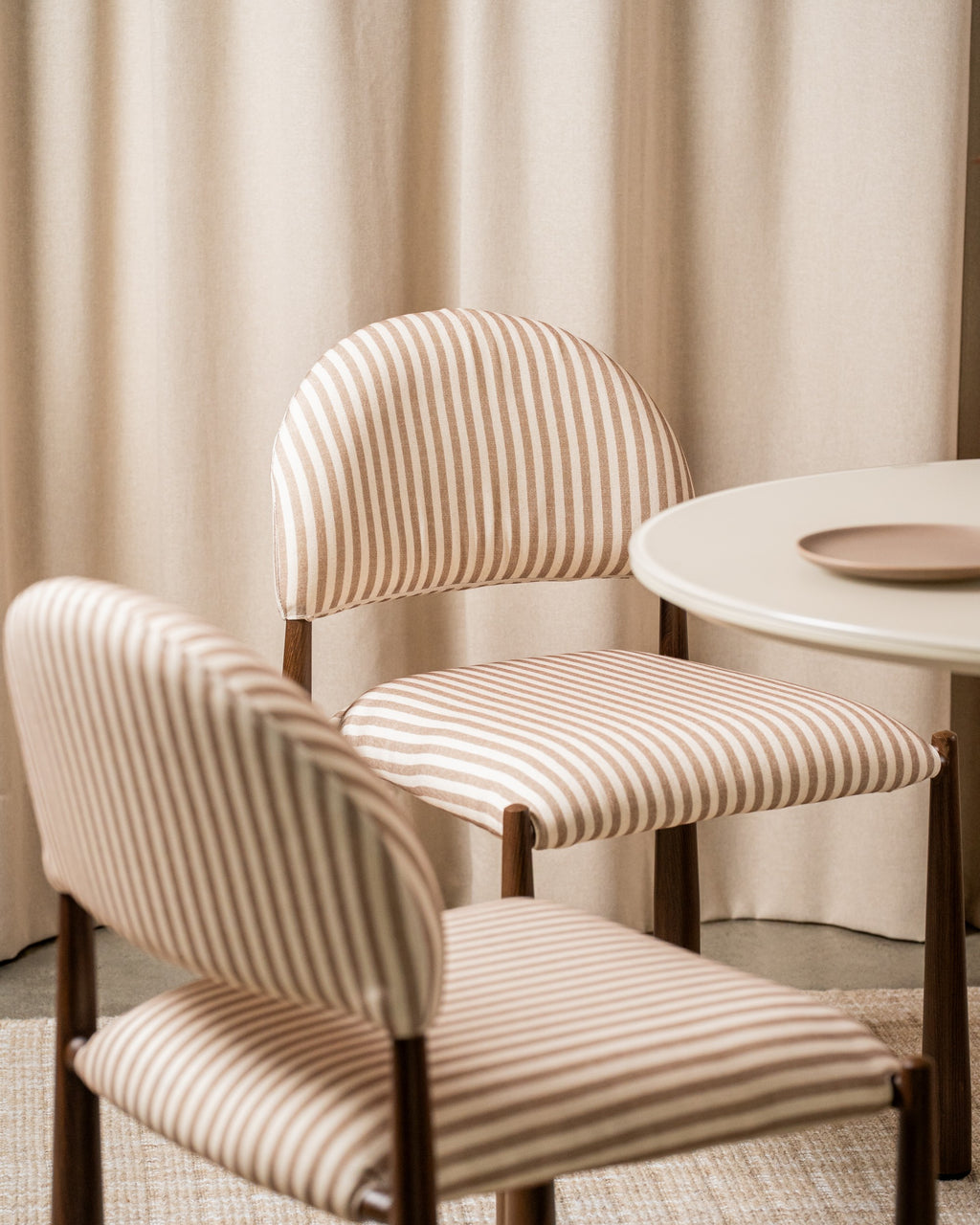 Elaris Dining Chair Beige / Walnut