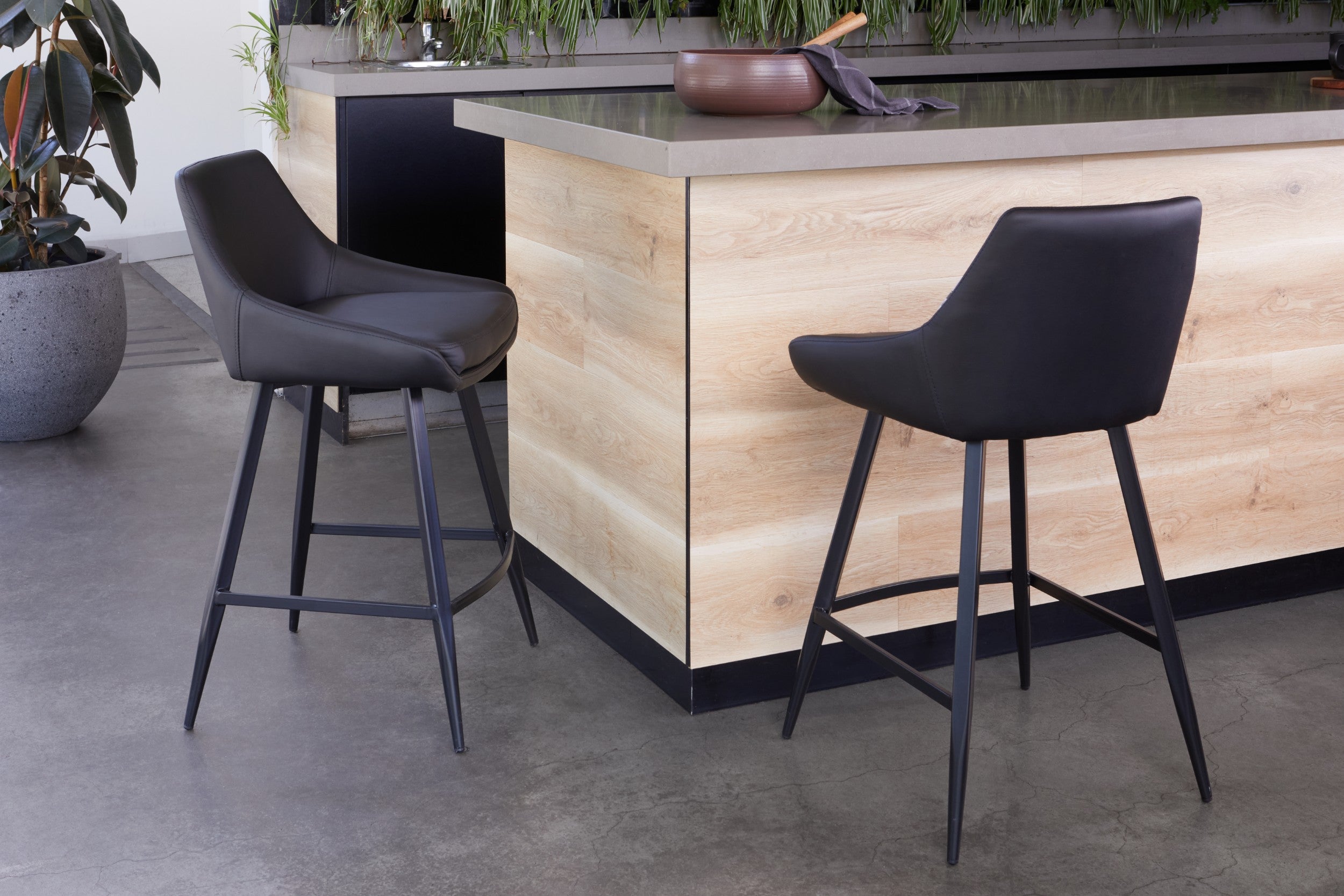 Obsidian Bar Stool Black